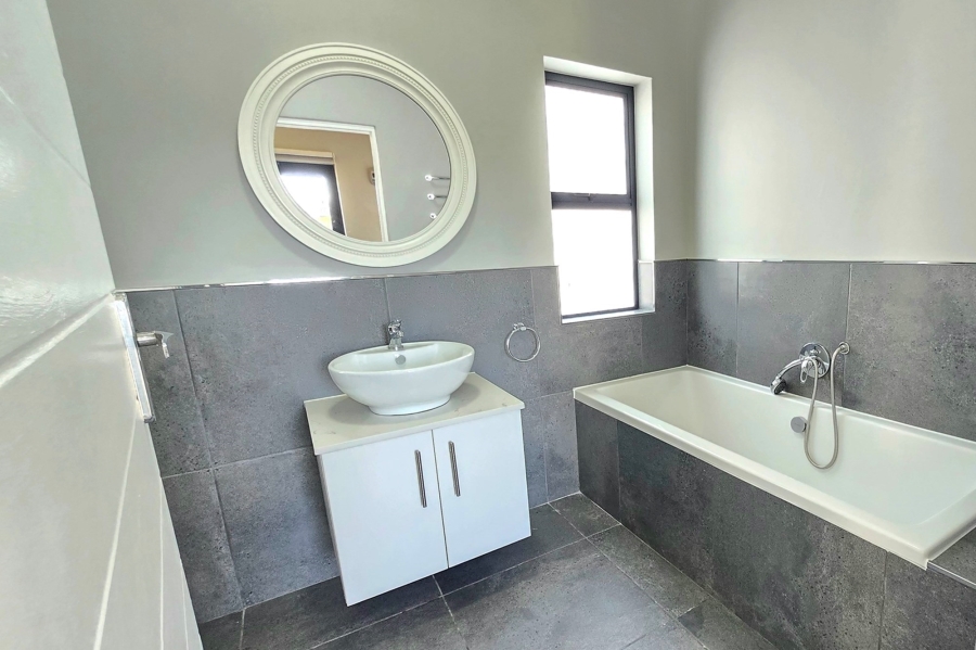 3 Bedroom Property for Sale in Aan de Wijnlanden Western Cape